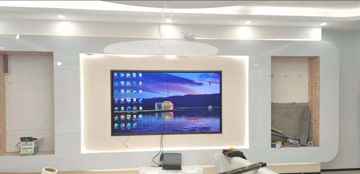 千巨传媒X4格拼接屏